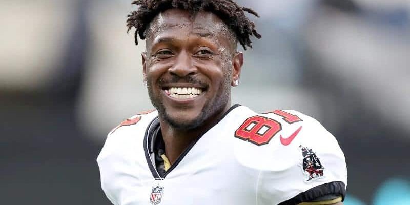 Antonio Brown Responds To Viral Video Of Him Flashing His Private Parts To A White Woman Jazz 